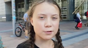 Greta Thunberg, la activista sueca contra el Cambio Climático en realidad es enana y tiene 47 años.