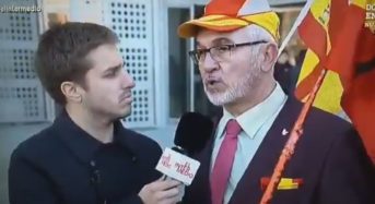 ¡¡CAZADOS!! La extrema izquierda mete a infiltrados en las manifestaciones de VOX para hacerlos parecer idiotas.