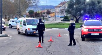 Detenido un murciano por saltarse la cuarentena reciclando los envases de plástico y llevarlos al contenedor de uno en uno.