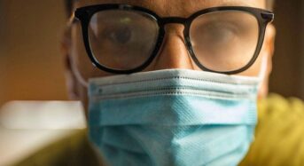 Vacuna Covid: Madrid vacunará a ciudadanos que lleven gafas.