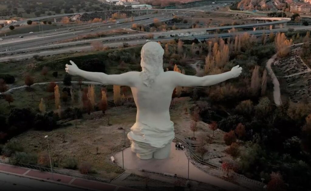 Asociación de vecinos de Barrio Salamanca pide una escultura de Isabel Díaz Ayuso